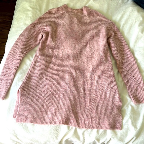 Pink sweater - Picture 1 of 5